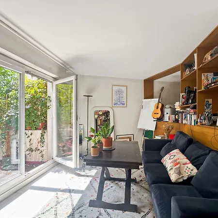 Sunny Flat Steps From Metro & Shops In Montmartre Area Apartment *