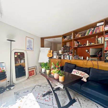 Sunny Flat Steps From Metro & Shops In Montmartre Area