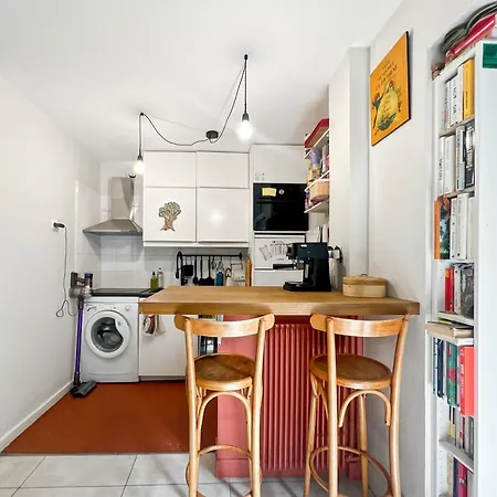 Sunny Flat Steps From Metro & Shops In Montmartre Area * Paris