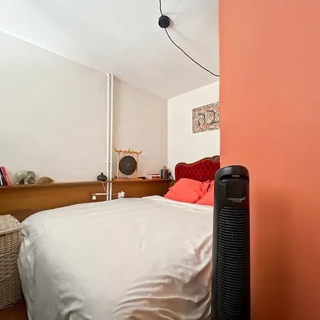 Sunny Flat Steps From Metro & Shops In Montmartre Area Apartment Paris